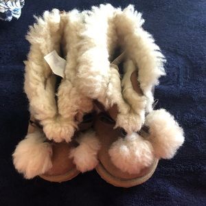 Ugg Gita Pom Pom boots size 7 Toddler